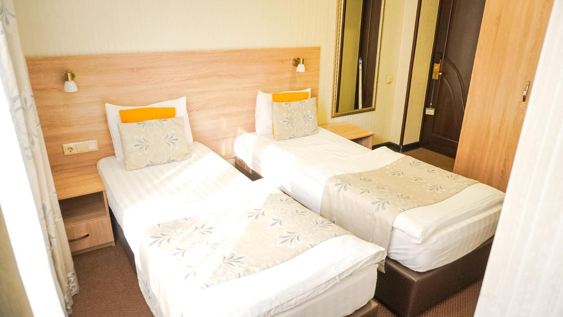 Hotel Silk Way Ałma Ata Zewnętrze zdjęcie