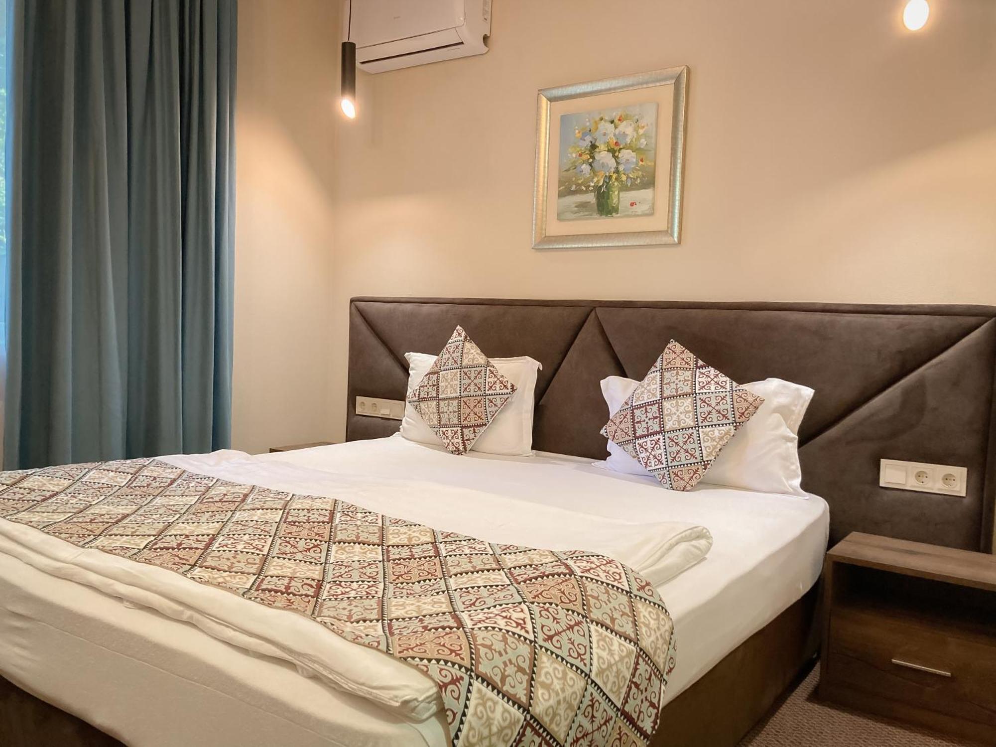 Hotel Silk Way Ałma Ata Zewnętrze zdjęcie