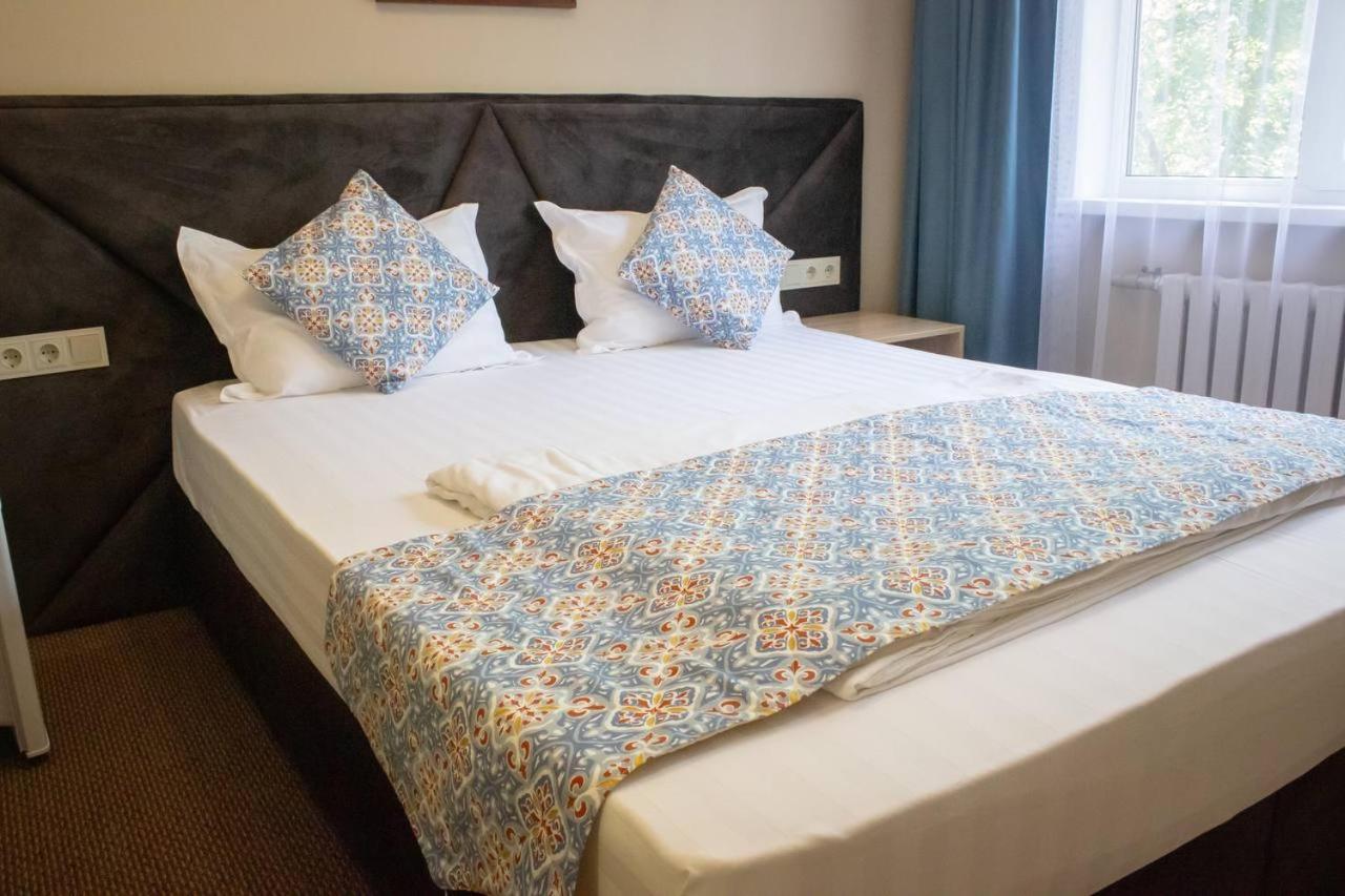 Hotel Silk Way Ałma Ata Zewnętrze zdjęcie